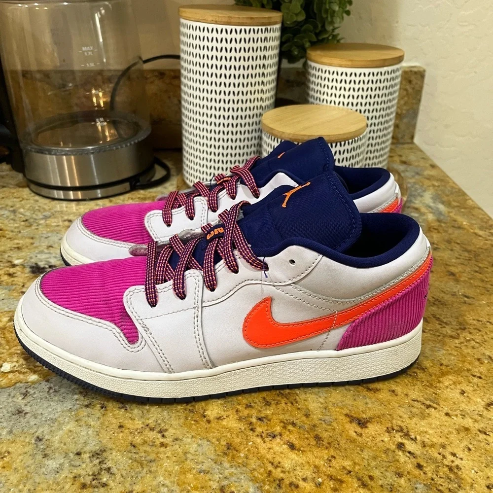 Jordan 1 size 7 - Picture 3 of 9